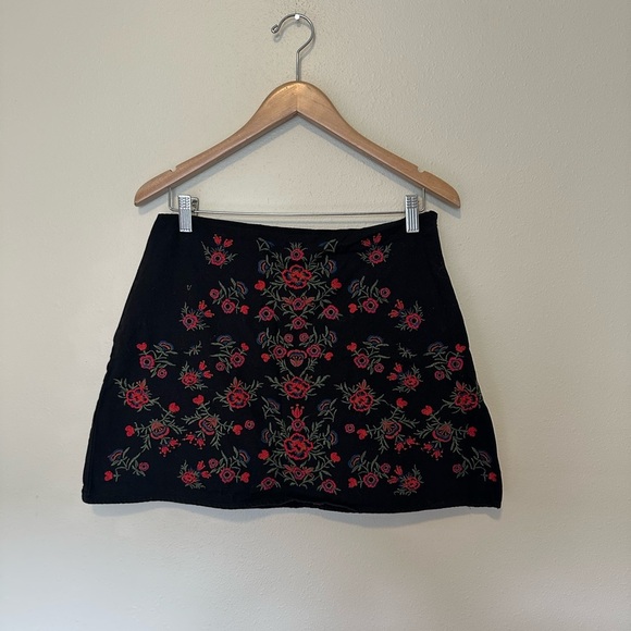 ZARA Floral Embroidered Black Skirt - Picture 2 of 7